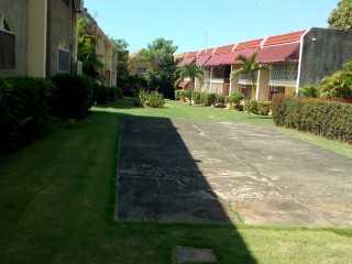 Hillside Drive, Kingston / St. Andrew, Jamaica - Townhouse for Lease/rental